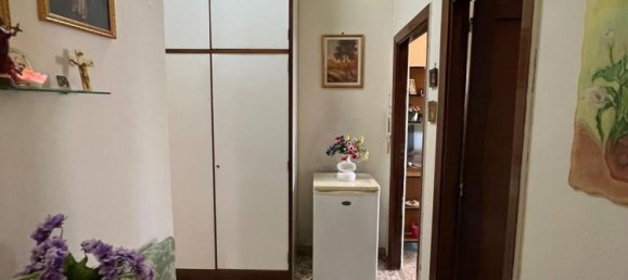 2-salle Appartement à Portici, Italy No. 254504 20