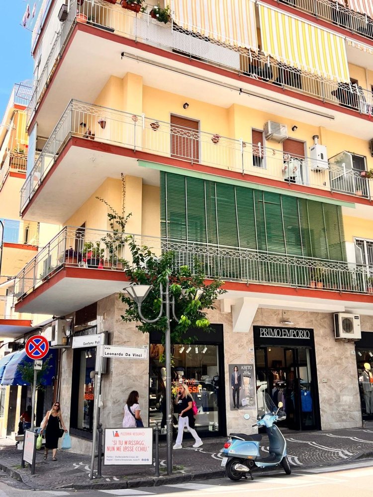 2-salle Appartement à Portici, Italy No. 254504