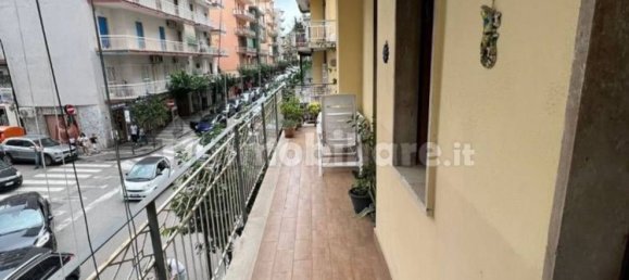 2-salle Appartement à Portici, Italy No. 254504 10