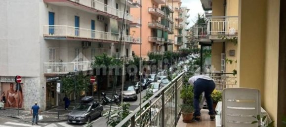 2-salle Appartement à Portici, Italy No. 254504 9