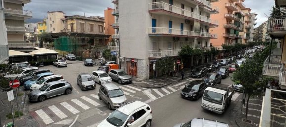 2-salle Appartement à Portici, Italy No. 254504 19