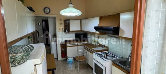 2-salle Appartement à Portici, Italy No. 254504 5