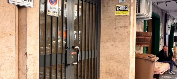 2-salle Appartement à Portici, Italy No. 254504 16