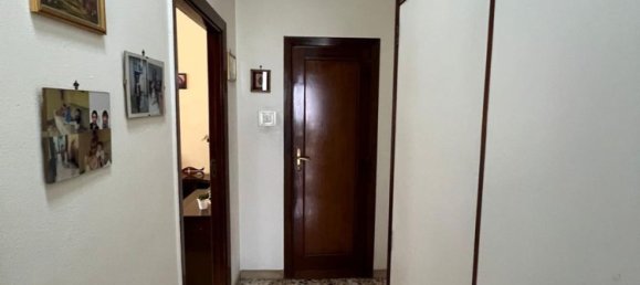 2-salle Appartement à Portici, Italy No. 254504 21