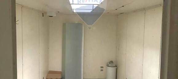 Imóvel comercial de 1 divisão em Bari, Italy N.º 35476 13