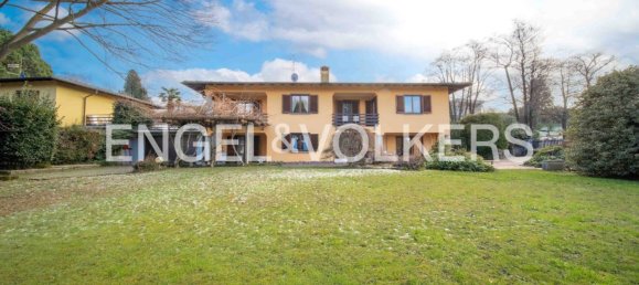 3 bedrooms Villa in Azzate, Italy No. 103445 3