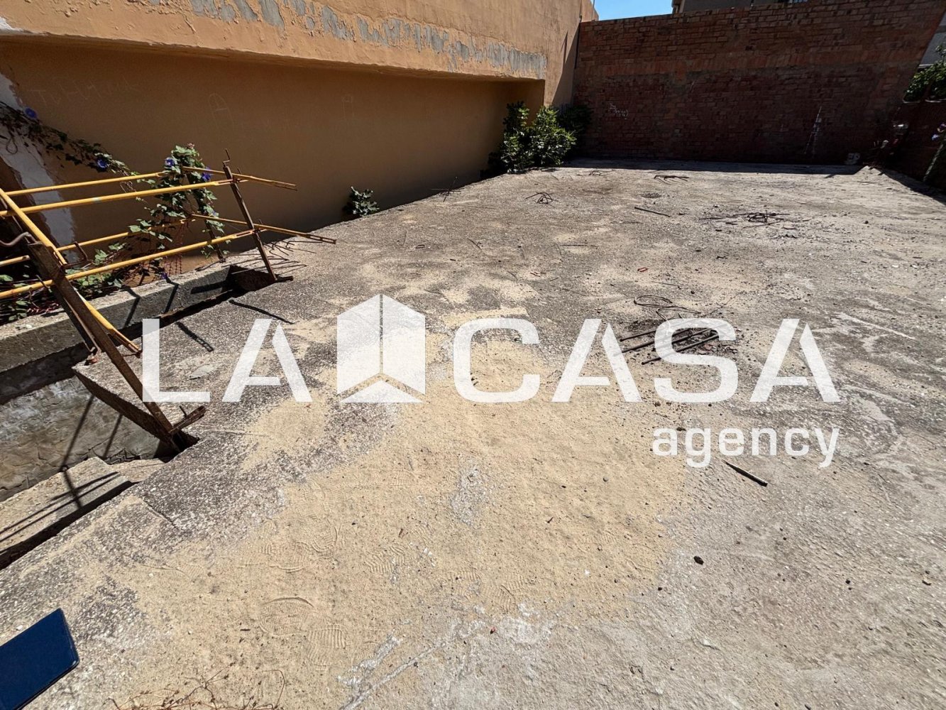 112m² Land in Cadiz, Spain No. 206601