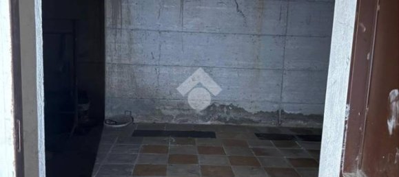 60m² Warehouse in Melito di Napoli, Italy No. 333173 12