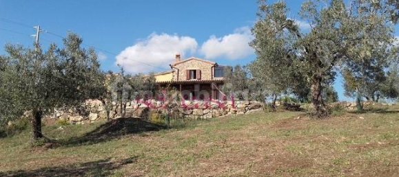 2 bedrooms House in Roccastrada, Italy No. 158483 2