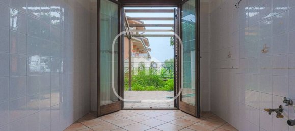 3 bedrooms Villa in Monte Compatri, Italy No. 29991 10