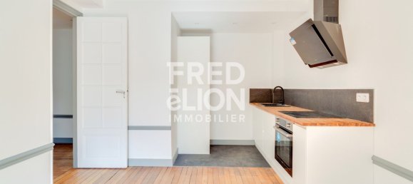 2 bedrooms Apartment in Paris, France No. 183693 3