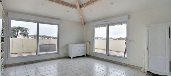 2 bedrooms Apartment in Meyzieu, France No. 339291 3