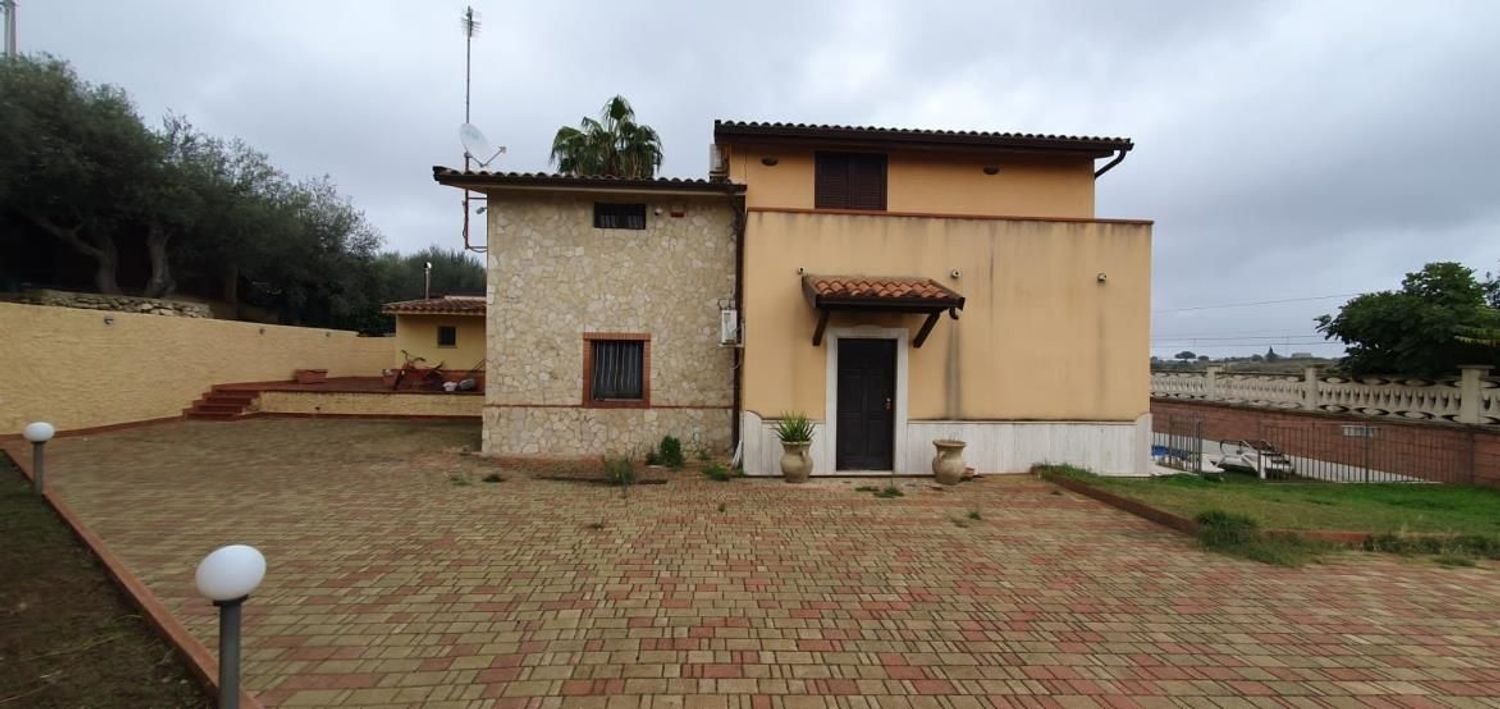 6-Zimmer Haus in San Cataldo, Italy, Nr. 301727
