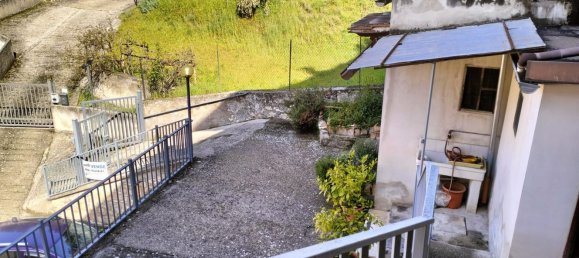 Дом с 7 комнатами в Арроне, Италия № 116148 15