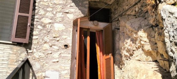 Дом с 7 комнатами в Арроне, Италия № 116148 5