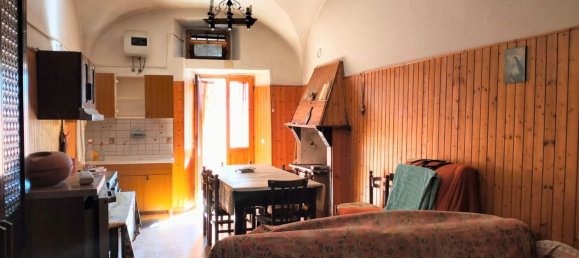 Дом с 7 комнатами в Арроне, Италия № 116148 8