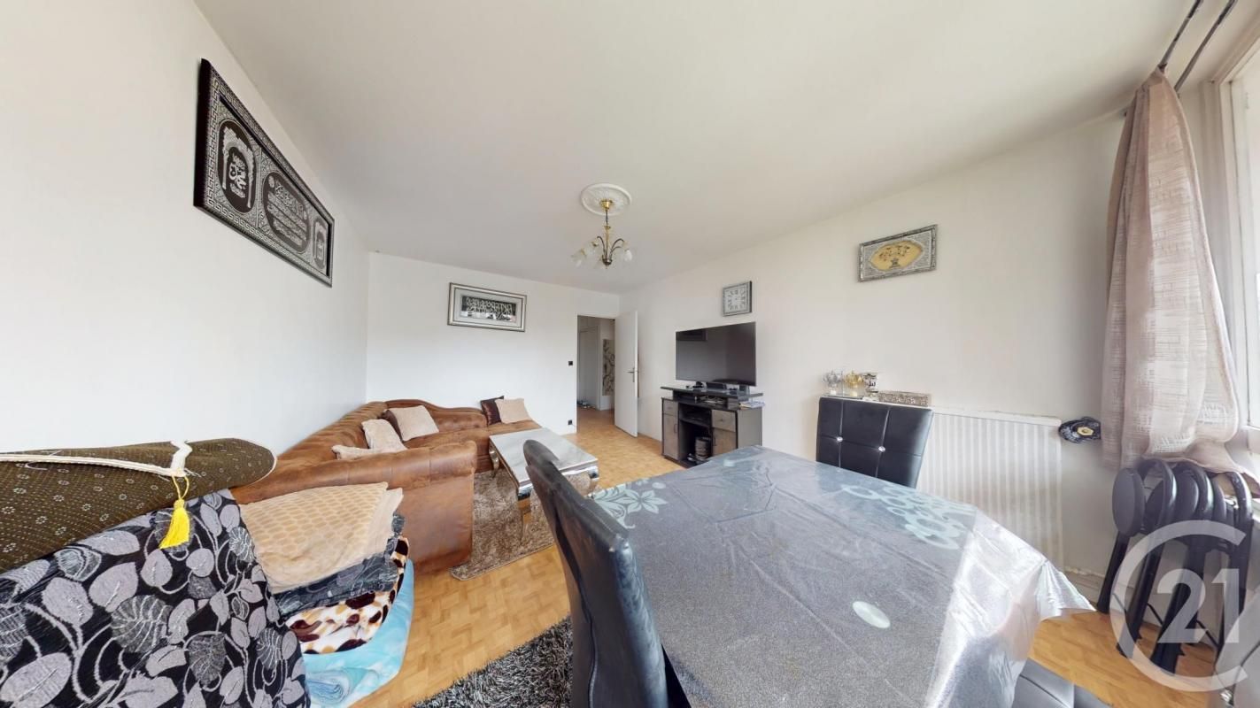 Apartamento de 2 dormitorios en Aubervilliers, France No. 291982