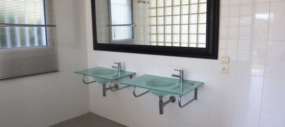 4 bedrooms Villa in Prades, France No. 201726 8