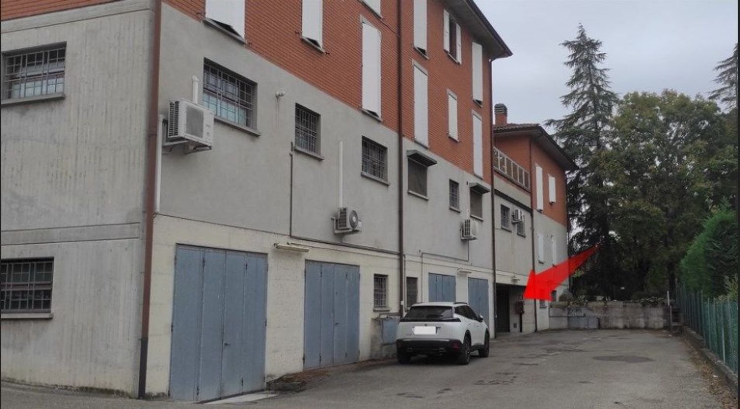 Gewerbliche Immobilie in Quattro Castella, Italy 117m², Nr. 327902