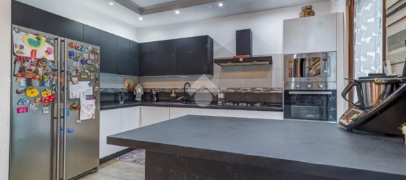 Квартира с 4 комнатами в Чивитавеккья, Италия № 221862 6