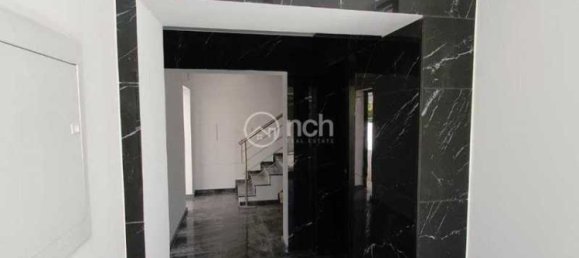 3 bedrooms Apartment in Limassol, Cyprus No. 17743 7