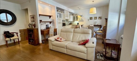 4 rooms Apartment in Florence, Italy No. 269416 2