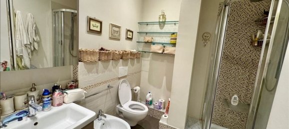 4 rooms Apartment in Florence, Italy No. 269416 16