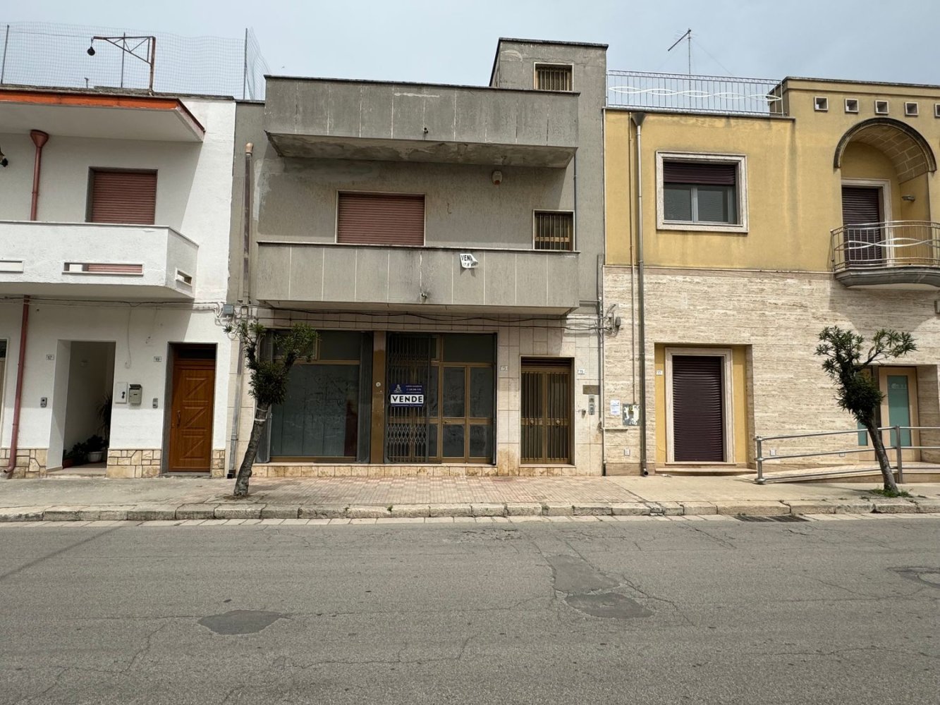Propriété commerciale à San Donaci, Italy 400m² No. 342546