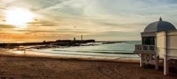 Apartamento de 3 dormitorios en Cádiz, Spain No. 141084 40