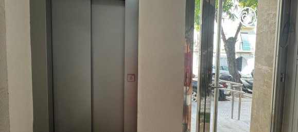 Apartamento de 3 dormitorios en Cádiz, Spain No. 141084 3
