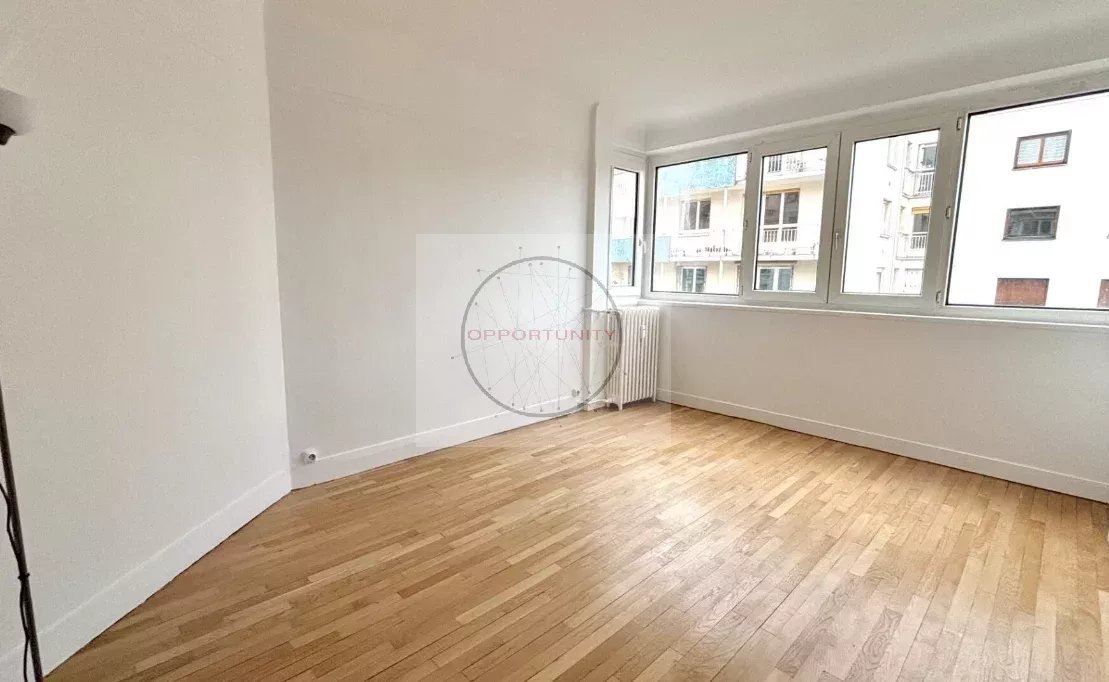 2 bedrooms Apartment in Paris, France No. 178266