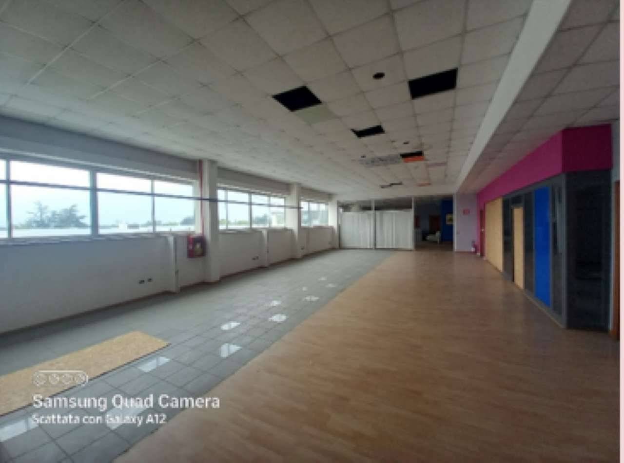 185m² Commercial property in Marcianise, Italy No. 315754