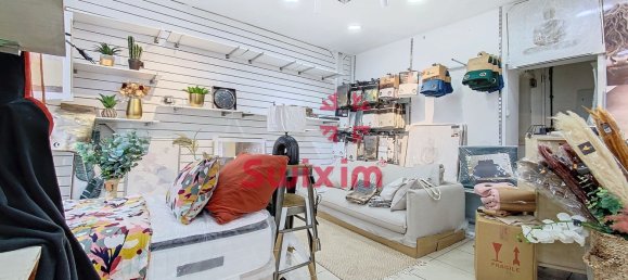 38m² Commercial property in Paris, France No. 178005 3