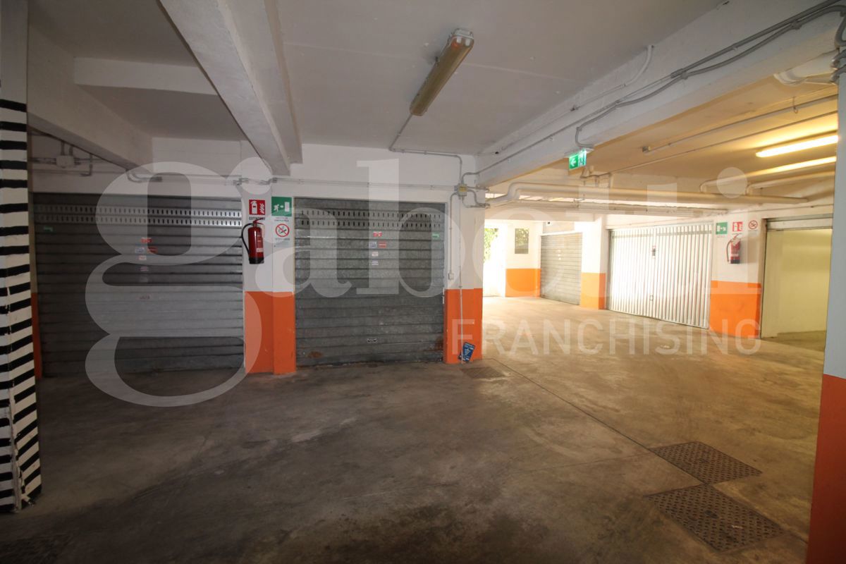 Garage in Rome, Italy 11m², Nr. 54069