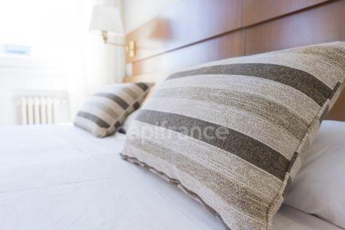 Oficina en Gordes, France 475 m² No. 18121