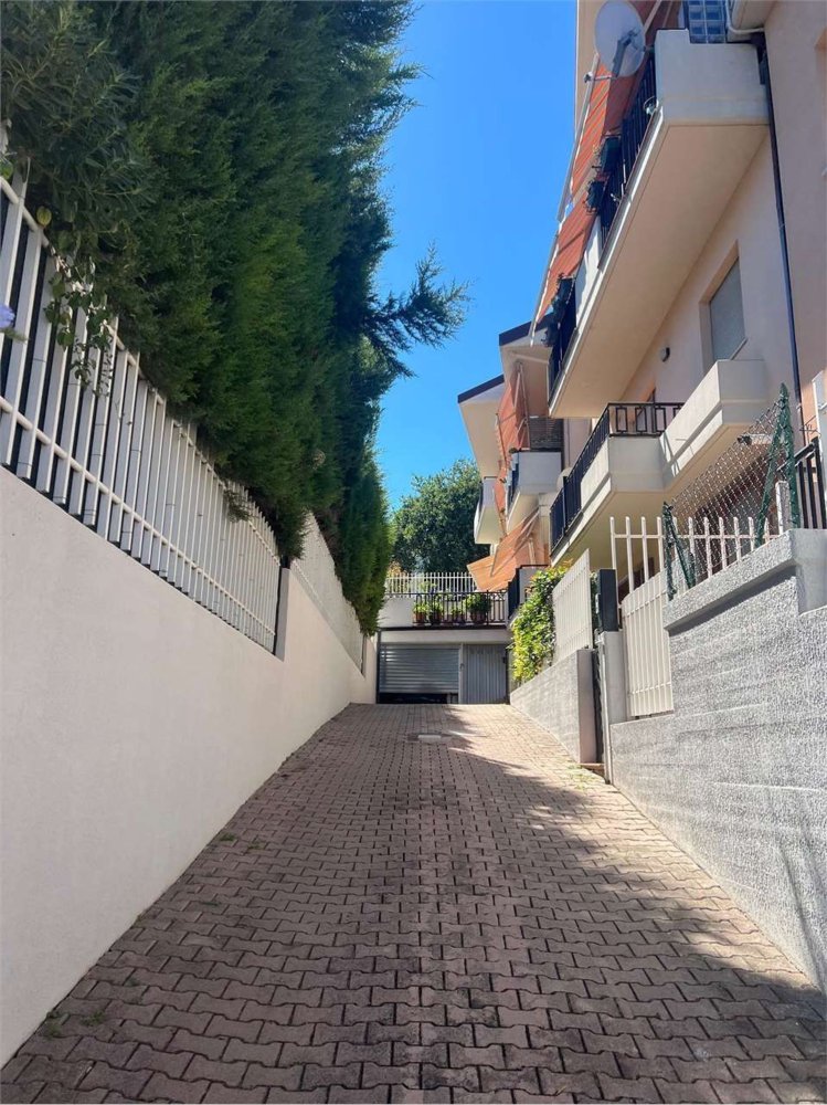 3 bedrooms Apartment in Pescara, Italy No. 338974