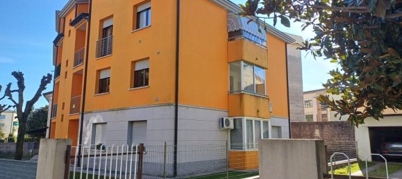 5 bedrooms Apartment in Pordenone, Italy No. 377429 8