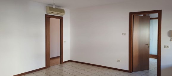 5 bedrooms Apartment in Pordenone, Italy No. 377429 13