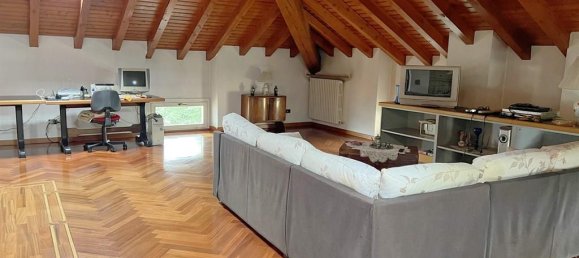 Villa de 5 dormitorios en Bulciago, Italy No. 260368 13