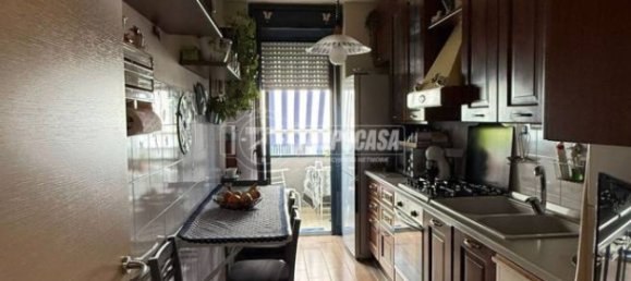 Apartamento de 2 dormitorios en Rho, Italy No. 352156 8