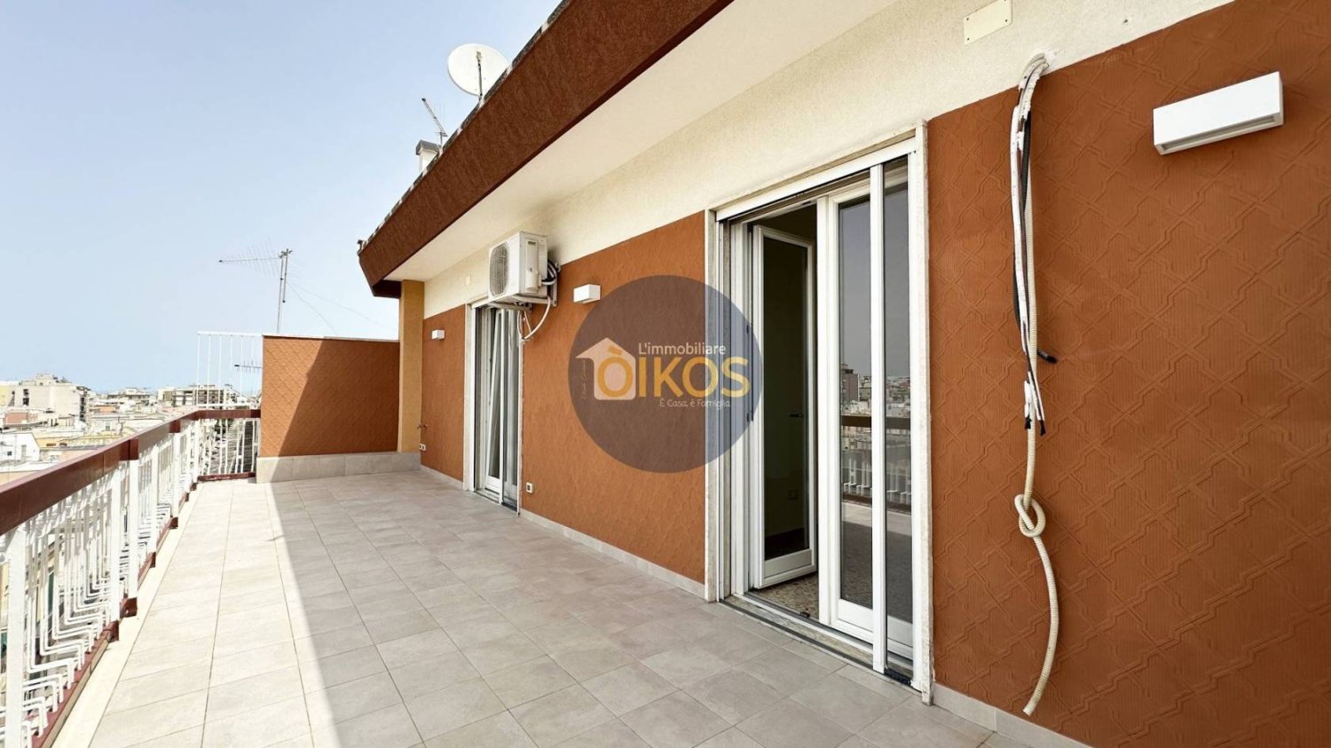 Пентхаус с 3 спальнями в Монополи, Италия № 105962