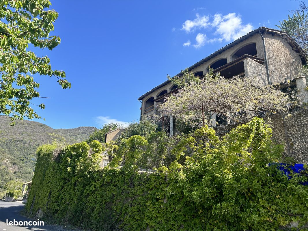 5 bedrooms House in Gard, France No. 336011