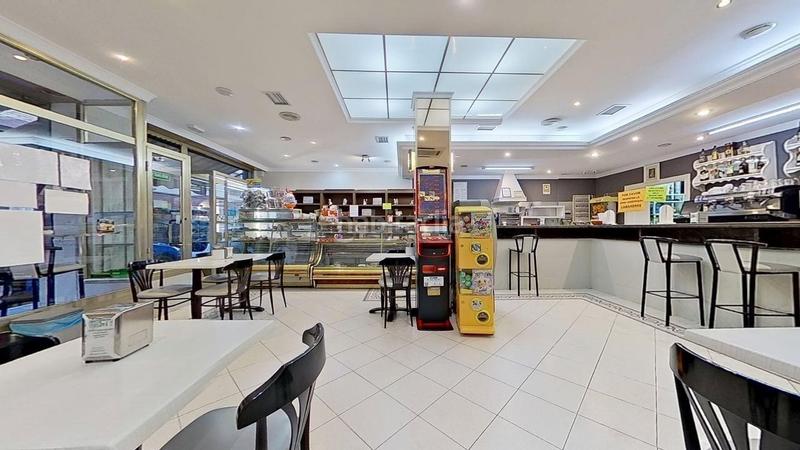  عقار تجاري في La Zubia, Spain 216متر مربع رقم 194424