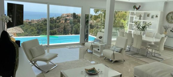 4 bedrooms Villa in Fuengirola, Spain No. 45550 3