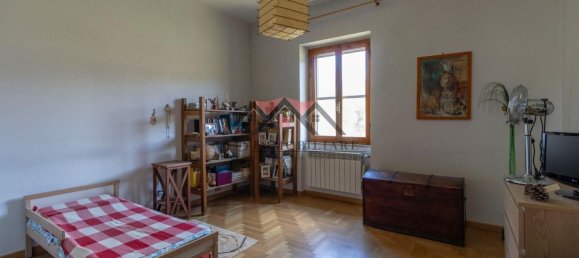 5 rooms Apartment in Pomarance, Italy No. 79211 12