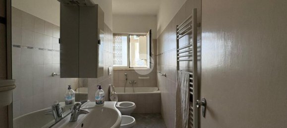 4-salle Appartement à Rome, Italy No. 2429 31