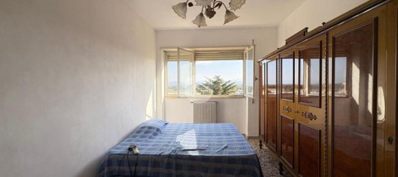 4-salle Appartement à Rome, Italy No. 2429 9