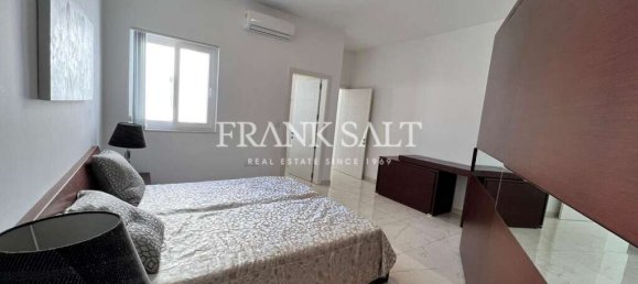 2 bedrooms Penthouse in Gzira, Malta No. 11176 11