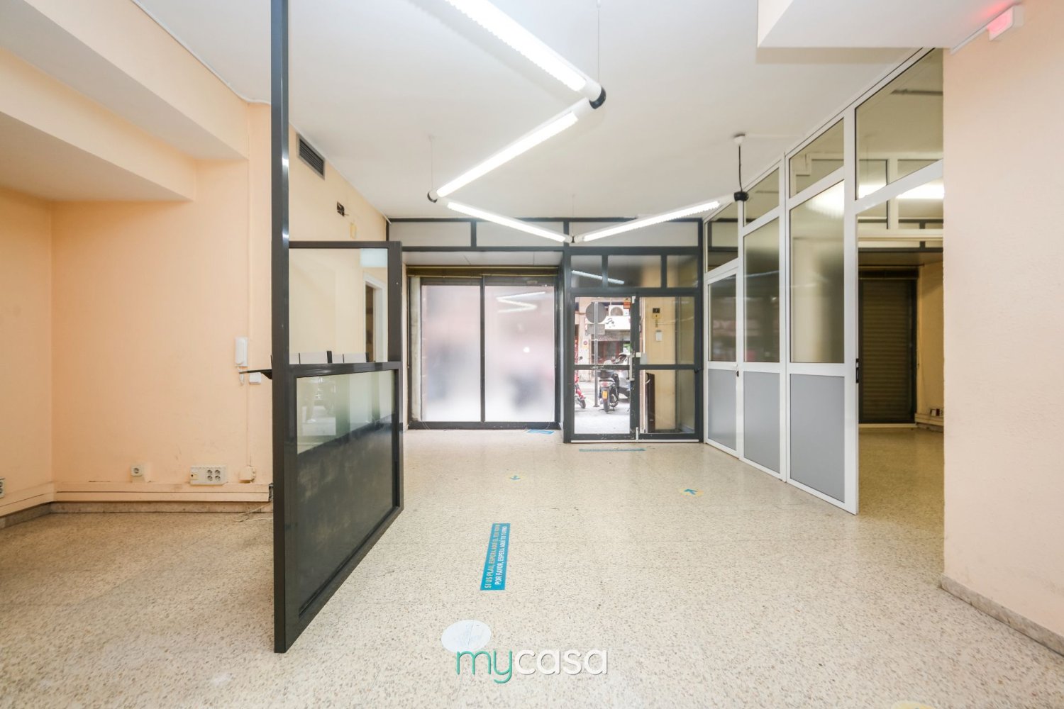 467m² Commercial property in L'Hospitalet de Llobregat, Spain No. 263275