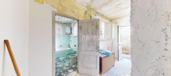 Дом с 6 комнатами в Scorrano, Италия № 133394 11